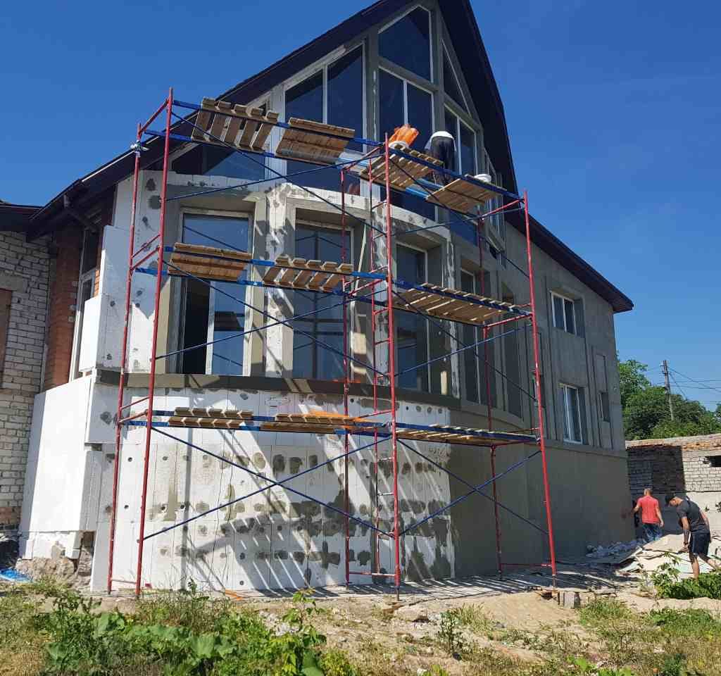 Фото. Отдела стен пенопластом снаружи, работа компании Эко Фасад (лето 2018 года)